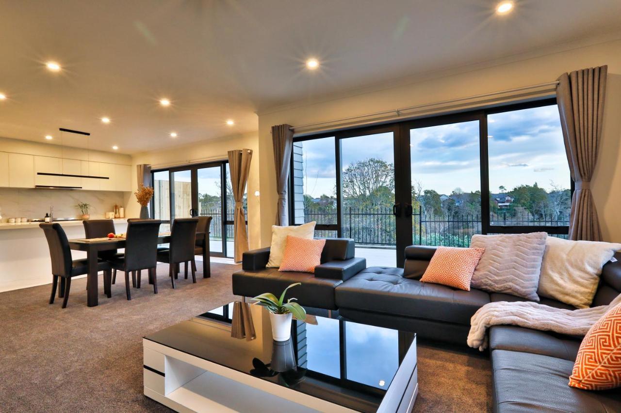 Amazing The Waikato River-View Brand New Villa With 4 Bedrooms Хамилтън Екстериор снимка