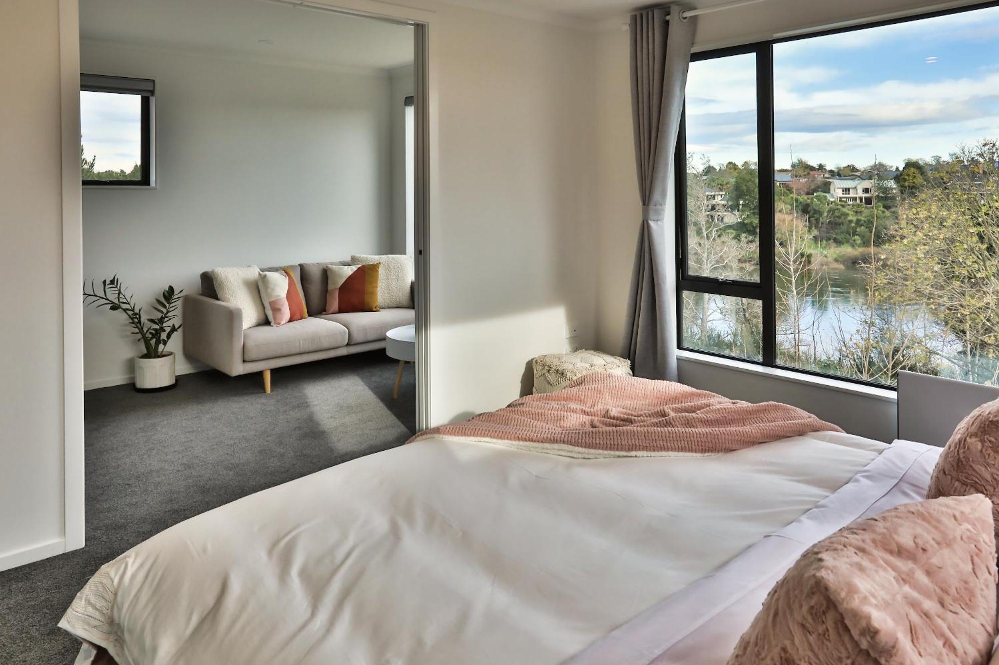 Amazing The Waikato River-View Brand New Villa With 4 Bedrooms Хамилтън Екстериор снимка